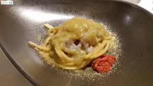 Spaghettone con filetti di cicala di mare, bacche di goji e crema di sponsale
