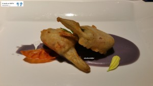 Carciofo, pancetta e menta in pastella di riso su patata viola