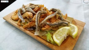 Frittura di gamberi, calamari e alici