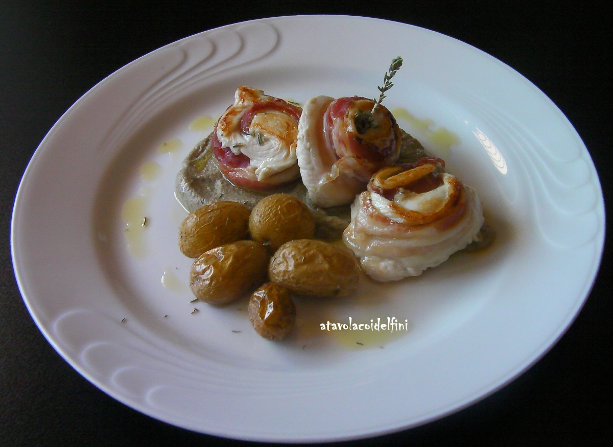 Roselline di pollo ruspante e pancetta su mousse di melanzana e sesamo con patate novelle al timo di Porto Badisco