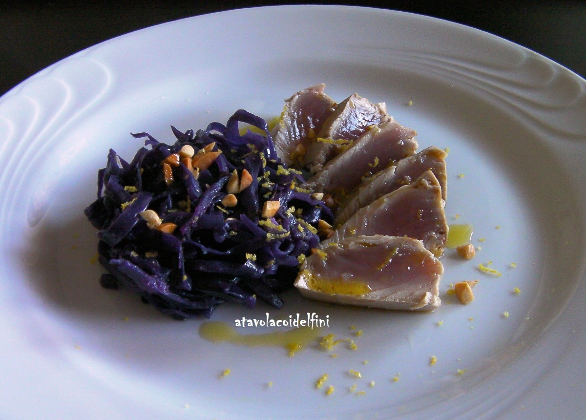 Filetto di palamita arrosto con cavolo viola e granella di arachidi