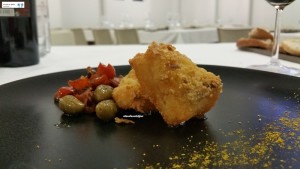 Baccalà fritto, olive pizzute e curry