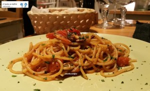 Spaghetti alla Gaetana con alici, olive e pomodoro