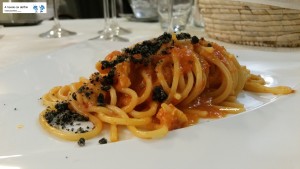 Spaghettone  ai peperoni arrostiti e gamberi 