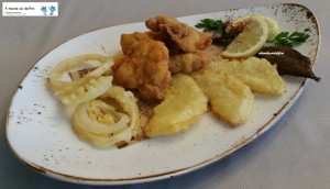 Coniglio fritto con cipolla ed ananas