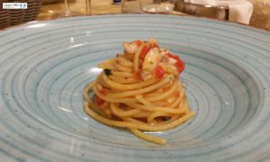Spaghetti ai filetti di pescato e pomodorini 