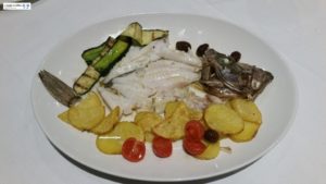 Pesce San Pietro con patate e verdure