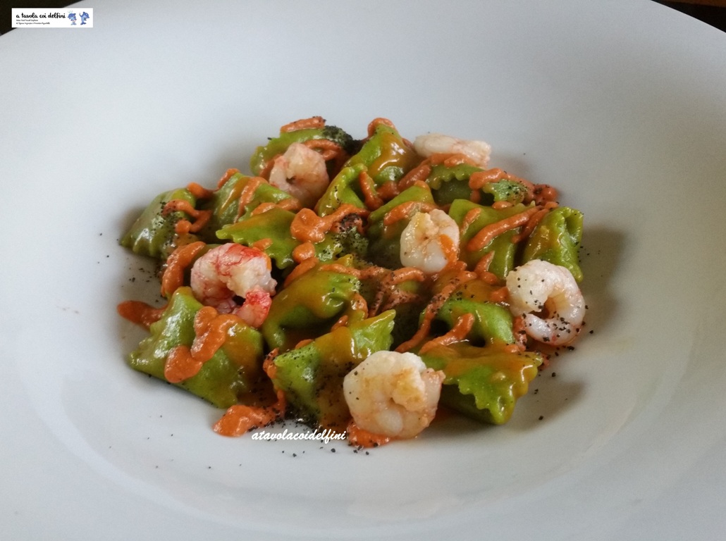 Agnolotti verdi ripieni di luccio di mare ai gamberi gobbetti