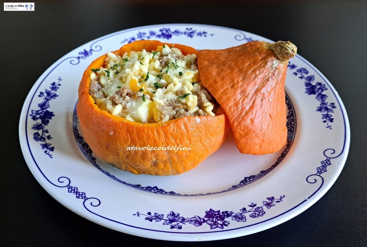 Riso carnaroli con zucca, salsiccia e caciotta stracchinata in guscio di zucca Hokkaido